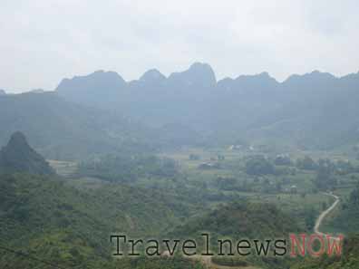 Mountains at the Ma Phuc Pass
