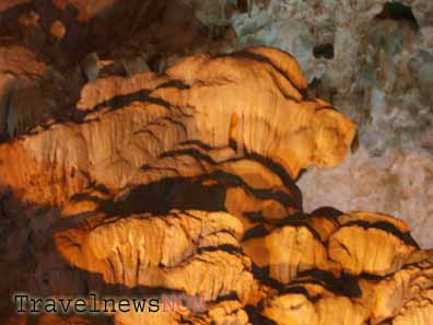 An eagle shape in the Thien Cung Cave