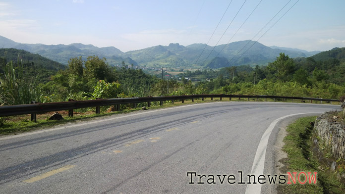 Scenic mountainous roads in Bac Kan offer great motorbike tours and bicycle tours