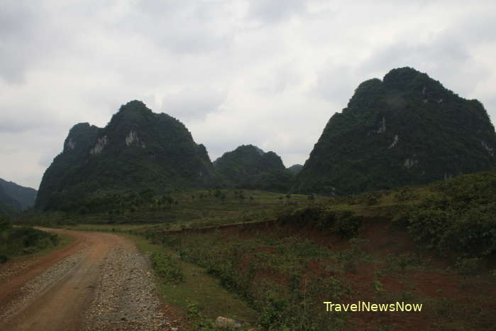 A country back road at Trung Khanh which is great for bike tours amid the heavenly landscape of Cao Bang Geopark