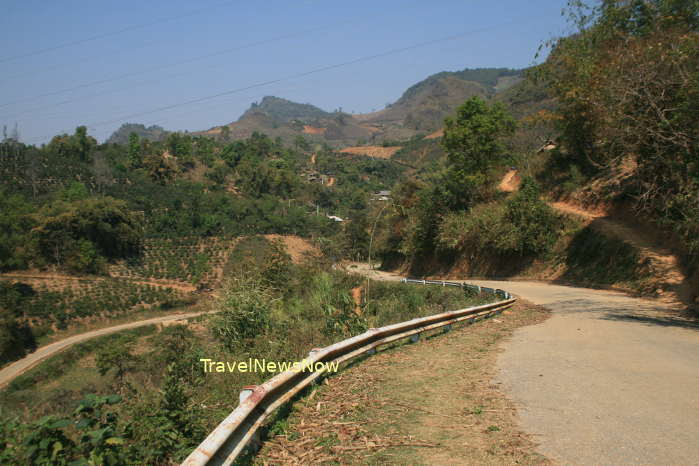 Road on the Pha Dien Pass between Thuan Chau (Son La) and Tuan Giao (Dien Bien)