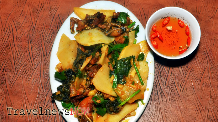 Stir fried frog with slices of bamboo shoots