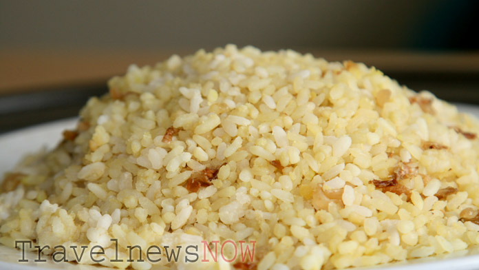 Steamed sticky rice with mung beans (Xoi)