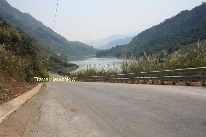 Route 12 by the Nam Na River at Chan Nua, Sin Ho District, Lai Chau Province which links Lai Chau and Dien Bien