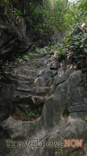 Slippery rocky path to the top of the Na Lay Mountain