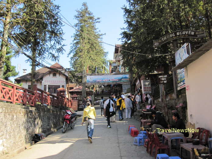 Path to the entrance to the Ham Rong Mountain in Sapa