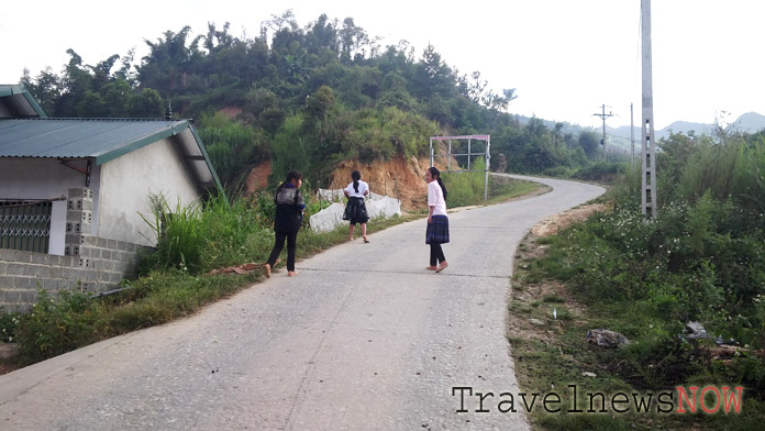 Hmong school girls at La Pan Tan