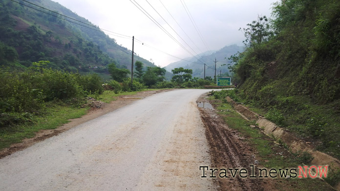 A leg of good road at Tram Tau