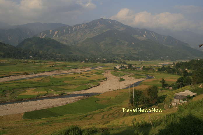 The heavenly valley of Tu Le Yen Bai could be the starting point of the trekking adventure tours to the peak of Mount Lung Cung in Mu Cang Chai Yen Bai