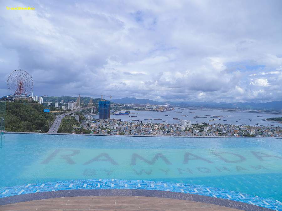 Ramada Hotel and Suites Halong Bay View