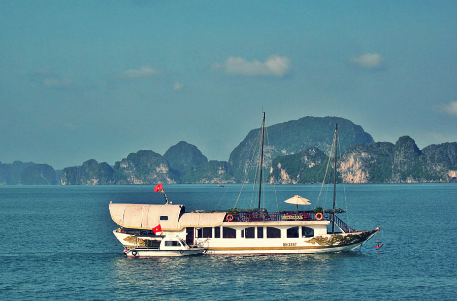 Halong Bay Valentine Premium Cruise