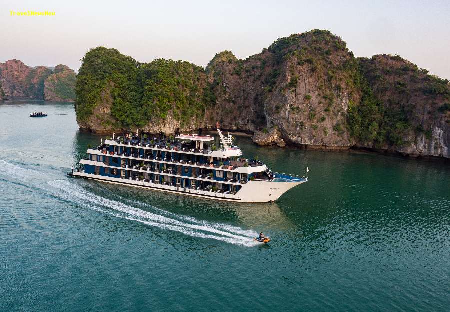 Rosy Cruise Lan Ha Bay