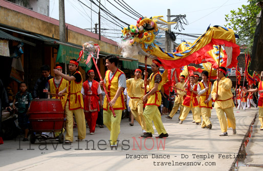 Dragon Dance at the Do Temple